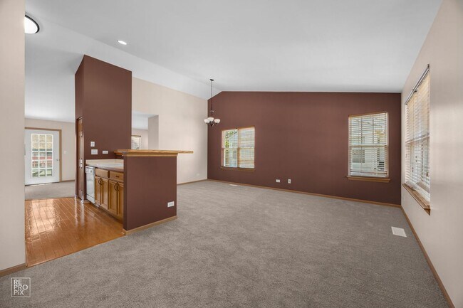Building Photo - North Naperville Two Bedroom