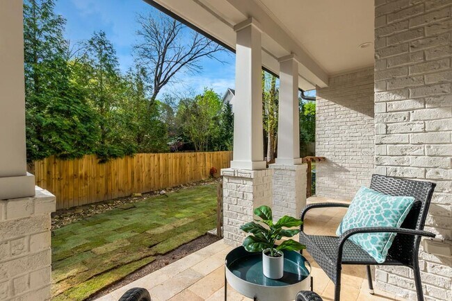 Building Photo - 782 Piedmont Way NE