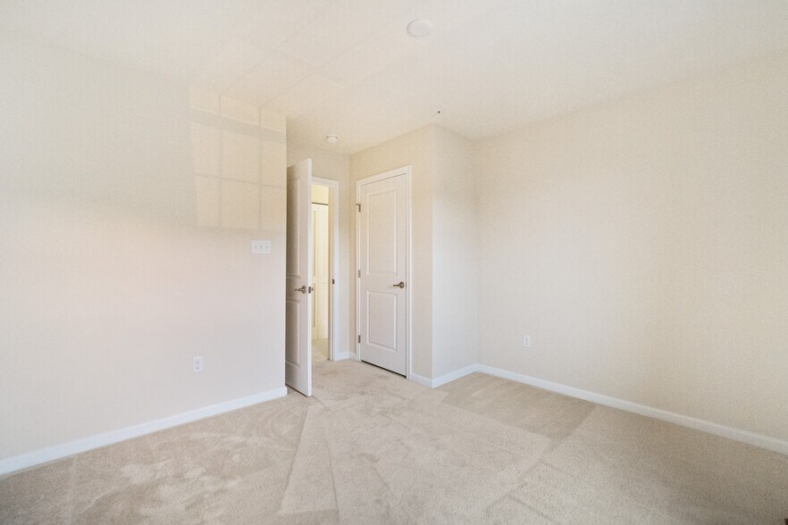 Building Photo - 8042 Hinsdale Ln