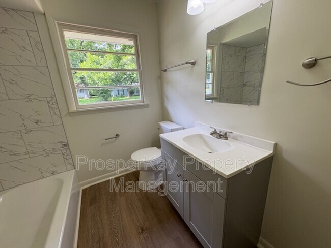 Building Photo - 1437 Beaumont Dr