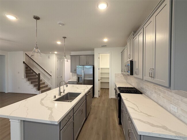 Building Photo - 32011 Sweet Pea Mdw Dr