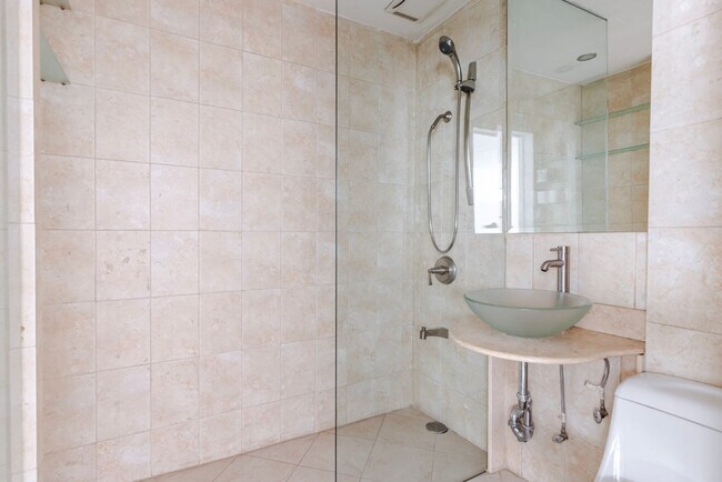 Building Photo - 209 1st Ave