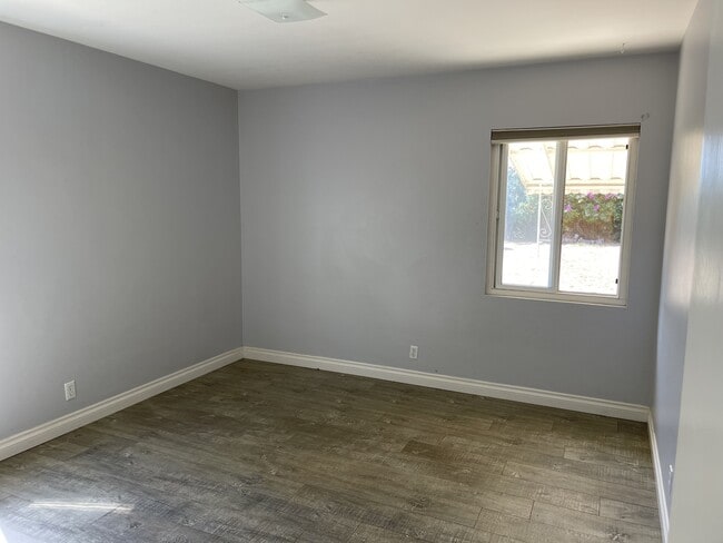 Building Photo - 439 Avalon Dr