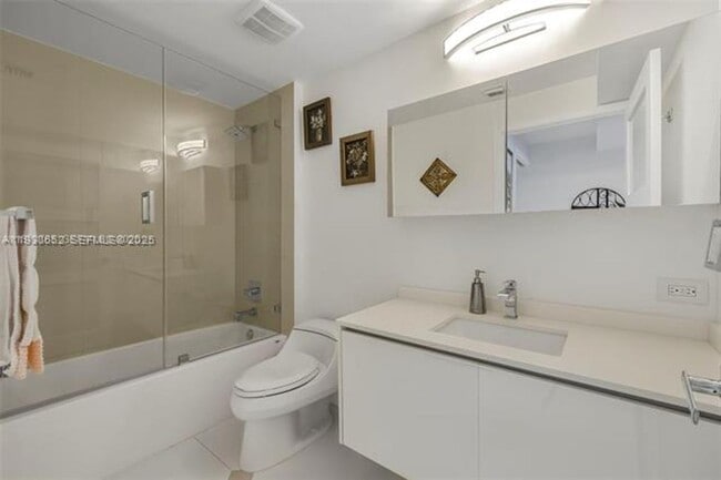 Building Photo - 600 NE 27th St