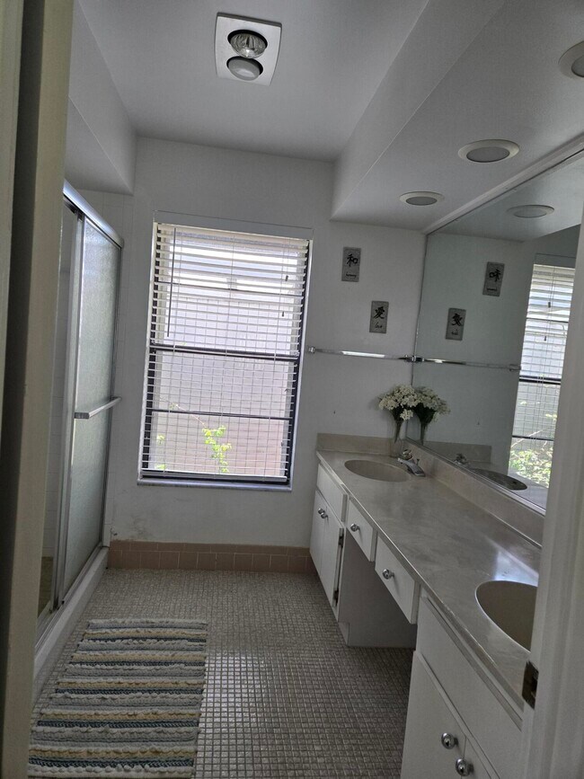 Building Photo - 8245 Whitewood Cove E