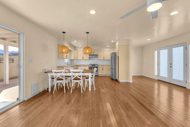 Building Photo - 74773 Leslie Ave