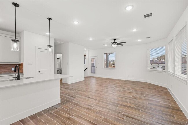 Building Photo - 1436 Shaded Rock Dr