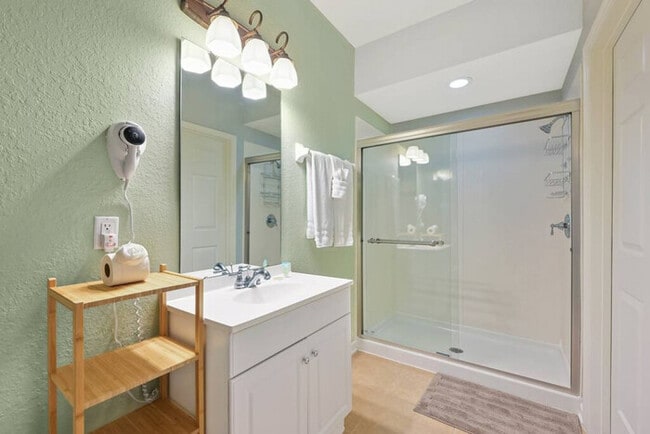 Building Photo - TH130 - Townhome near all major attractions