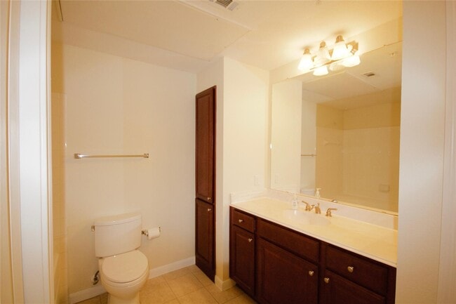 Building Photo - 7575 Kirby Dr