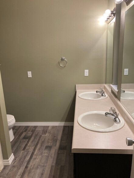 Master - 2963 W Riverridge Dr