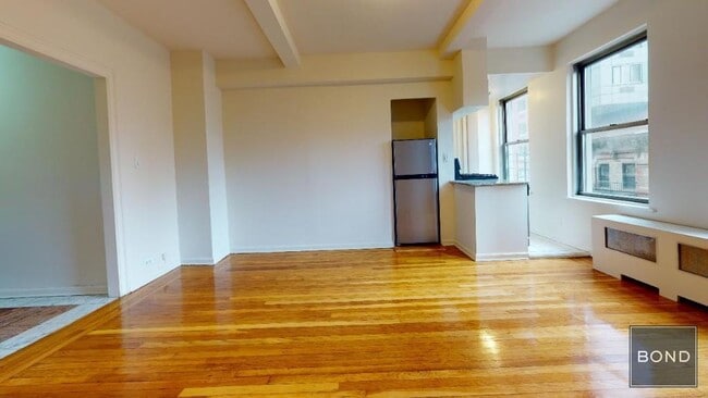 Building Photo - 301 E 38th St
