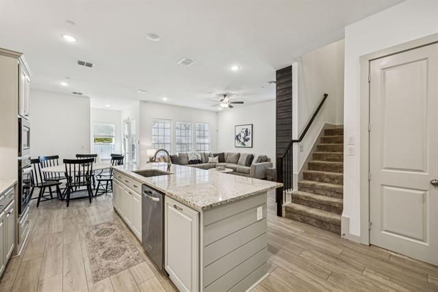 Building Photo - 1000 Redbrick Ln