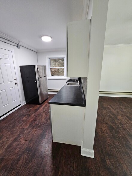 Building Photo - 2125 W Giddings St