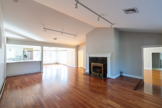 Building Photo - 363 Blackstrap Rd