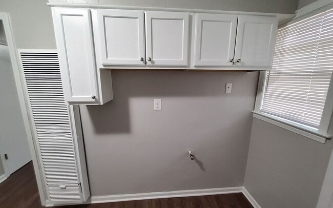 Building Photo - 2970 Hale Ave