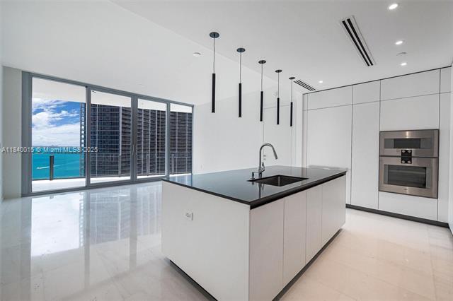 Building Photo - 300 Biscayne Boulevard Way