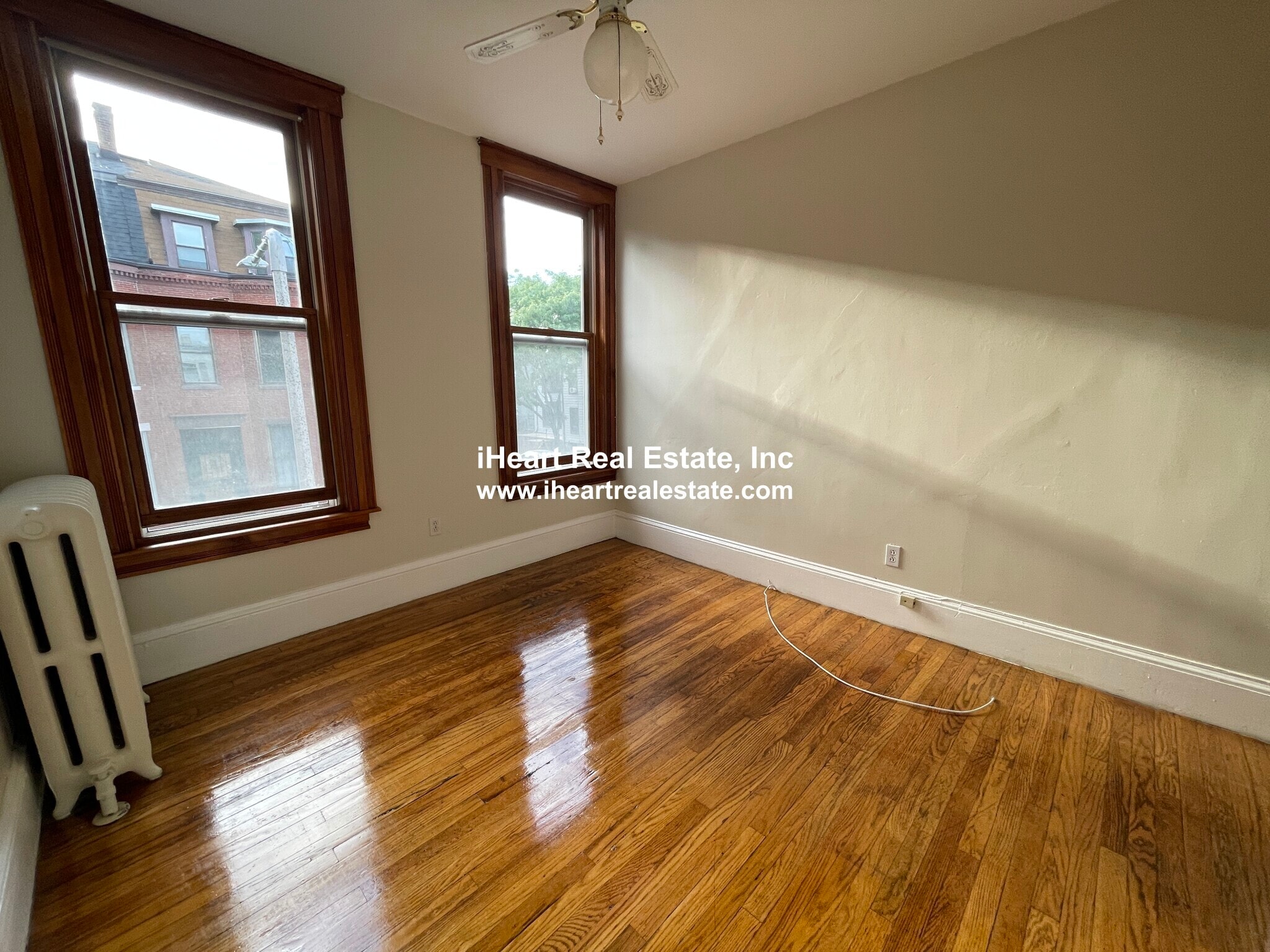 Building Photo - 338 K St