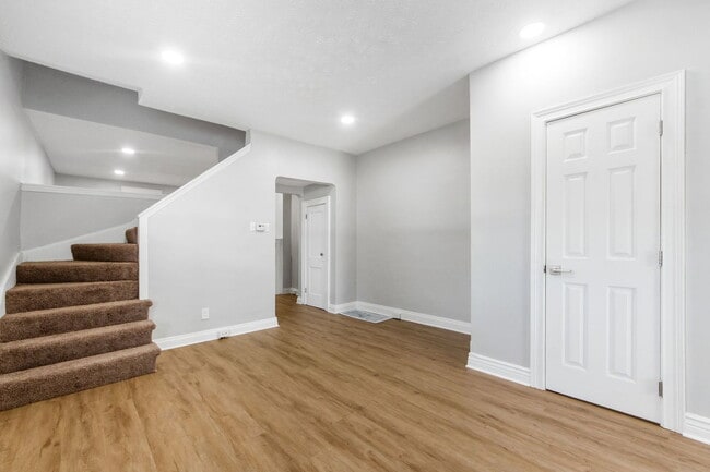 Building Photo - 415 E Mithoff St