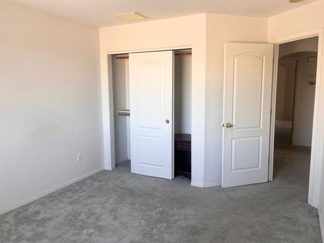 Building Photo - Unfurnished Long Term Pool Home