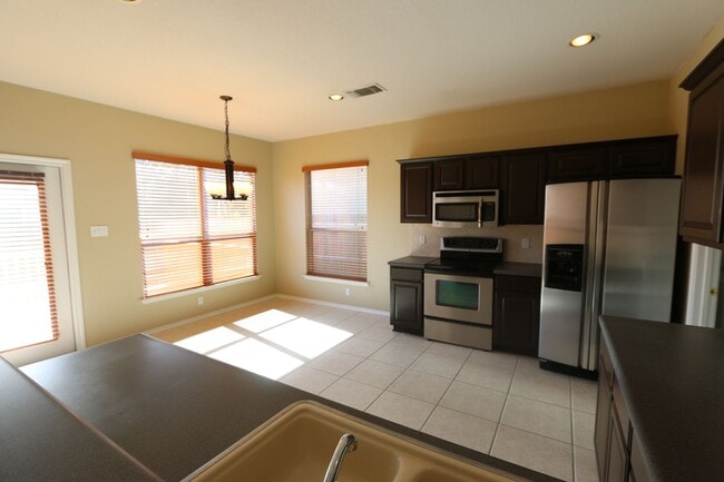 Building Photo - 25522 Echo Springs