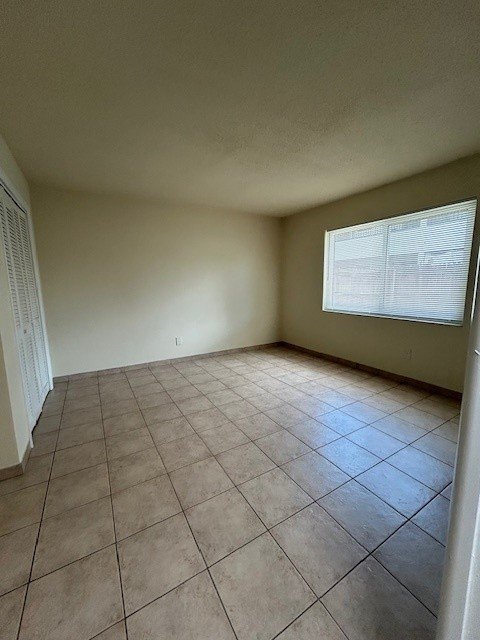 Building Photo - 411 S Nimbus Ave