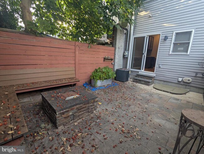 Building Photo - 3014 W Stiles St