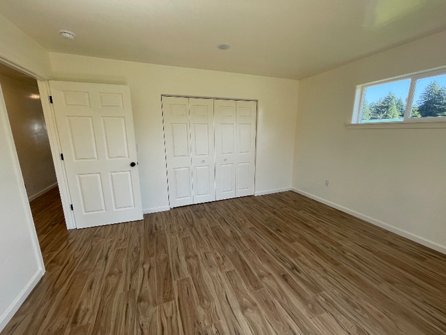 Building Photo - 4660 Fieldbrook Rd