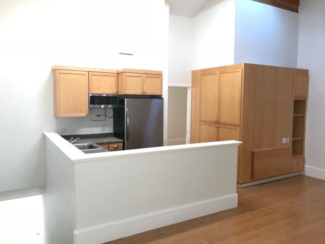 Building Photo - 2 Bedroom 2 bath Downtown Unit with $500 O...