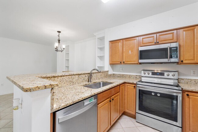 Building Photo - 6910 Victoria Dr