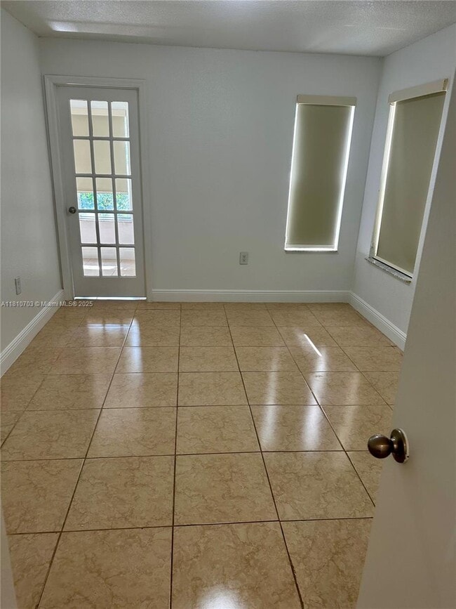 Building Photo - 595 Vista Isles Dr
