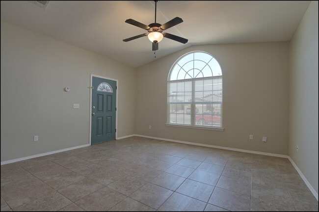 Building Photo - 14408 Escalera Dr