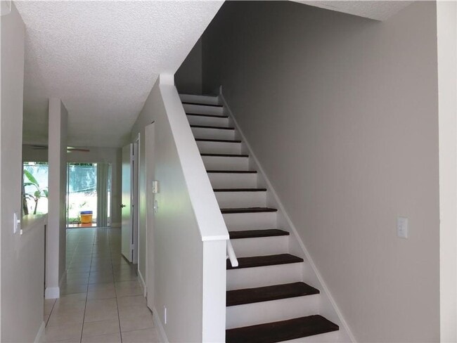 Building Photo - 9764 Kamena Cir