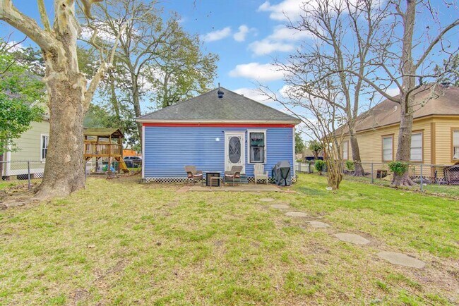 Building Photo - 314 W Sidnor St