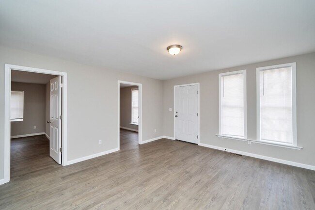 Building Photo - Beautifully Renovated 4BR/2.5BA with Large Yard in Graysville