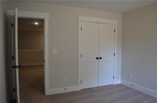 Building Photo - 28 Trace Blf