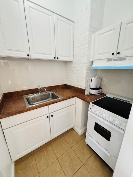 Building Photo - 420 Littleworth Ln