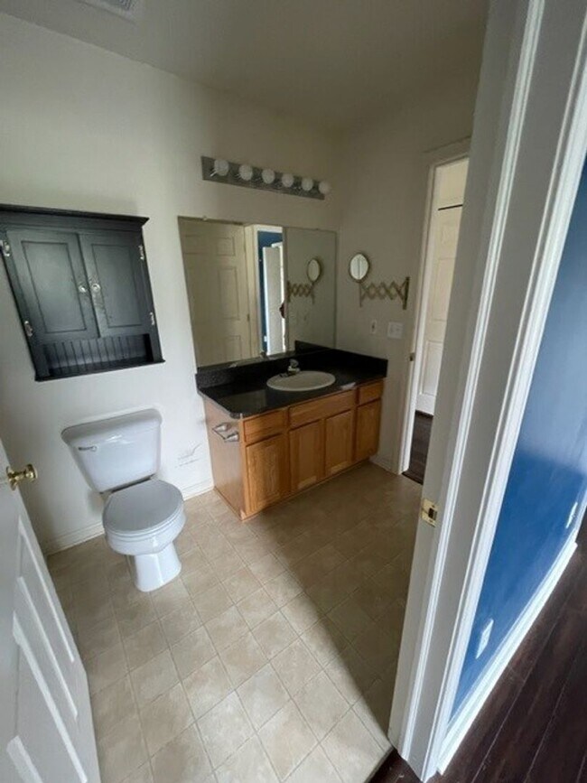 Building Photo - 3087 Promenade Cir