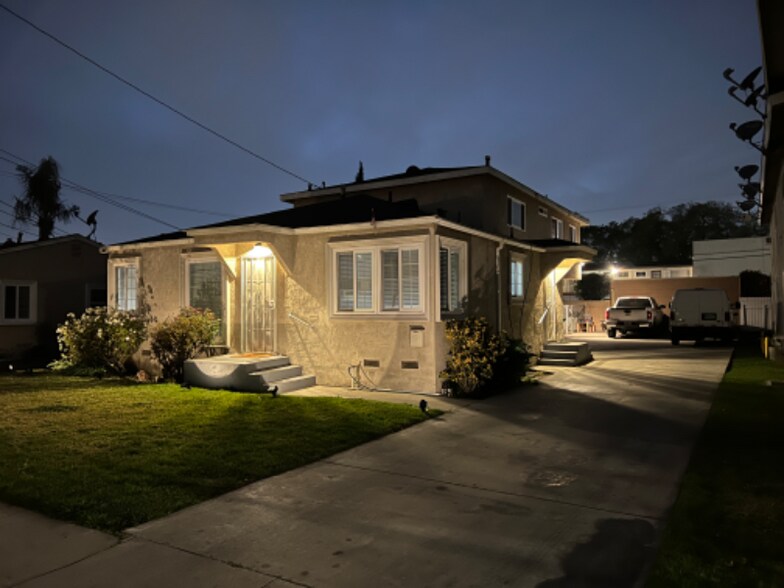 Building Photo - 10543 Western Ave