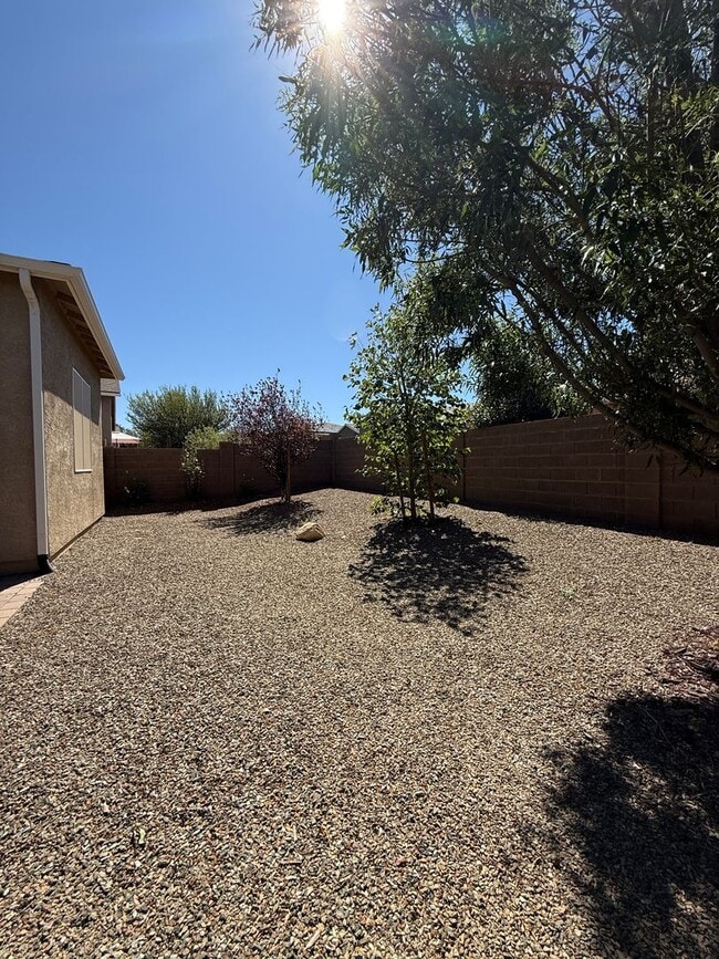 Building Photo - Two Bedroom + Office in Quailwood
