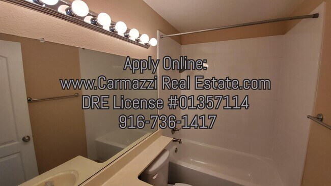 Building Photo - 206 Live Oak Cir