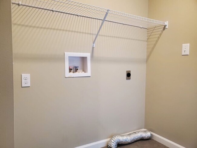 Building Photo - 213 Cane Creek Ln
