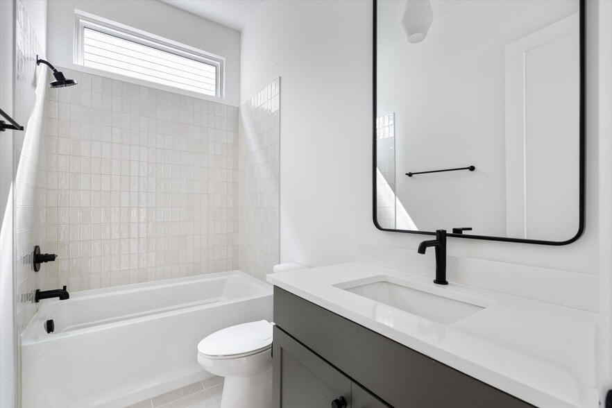 Building Photo - 2830 Clifton Ave