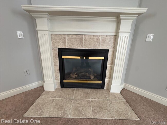 Building Photo - 1030 Oakwood Dr