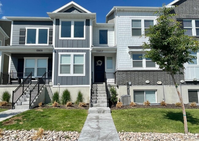 Primary Photo - Beautiful Poolside Townhome at Mountain Ri...
