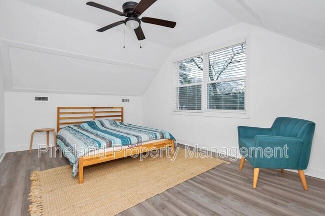 Building Photo - 506 Cross St