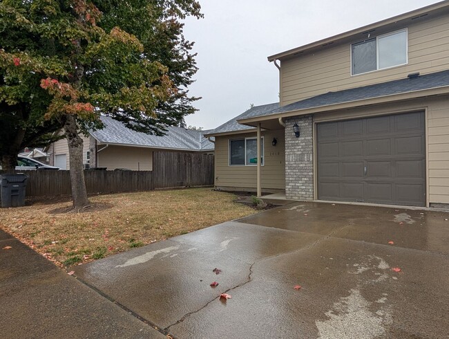 Primary Photo - Nice 2bed/1.5 bath townhome- Great Springf...