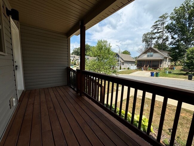 Building Photo - Weaverville - Modern, Three Bedroom, Fenced Yard