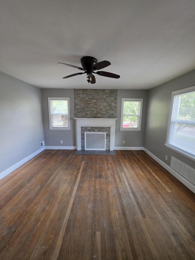 Building Photo - 1038 Kees Rd