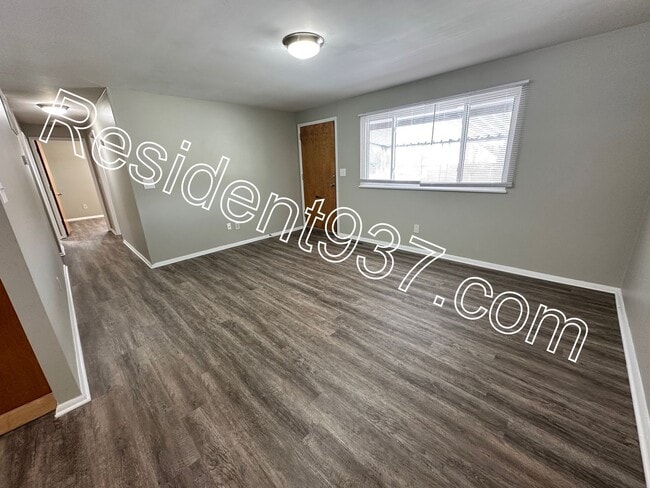 Building Photo - 3 Bed 1 Bath Home