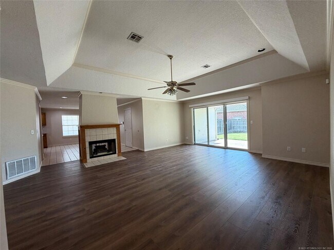 Building Photo - 9203 S 73rd E Ave